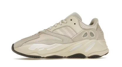 adidas Yeezy Boost 700
Analog