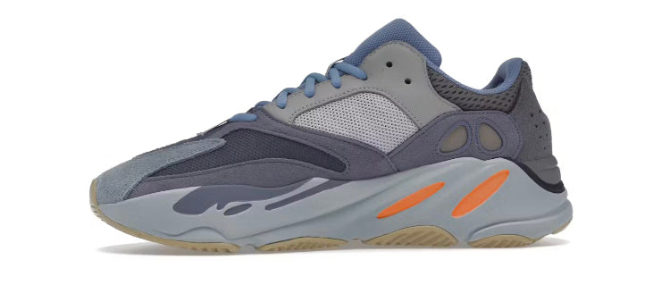 Adidas yeezy Boost 700 en negro carbono y azul