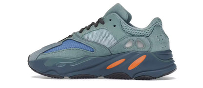 Adidas yeezy Boost 700 en azul celeste decorado