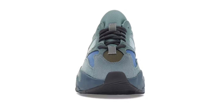 Adidas yeezy Boost 700 en azul celeste decorado