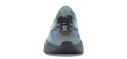 Adidas yeezy Boost 700 en azul celeste decorado